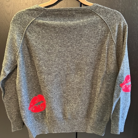 Ladies Brodie Fine Cashmere Grey Sweater with Lips. Size Small - Picture 2 of 6